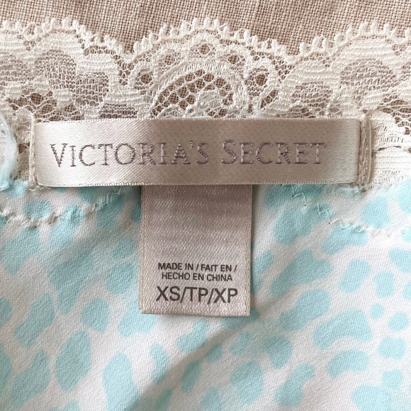 ‼️SOLD‼️Vintage 2000s Victoria’s Secret satin aqua printed mini slip dress - Picture 2 of 6